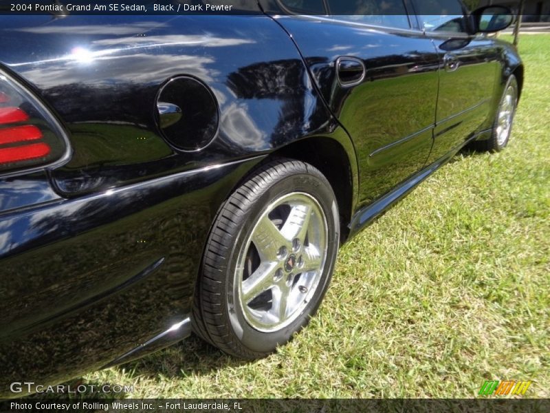 Black / Dark Pewter 2004 Pontiac Grand Am SE Sedan