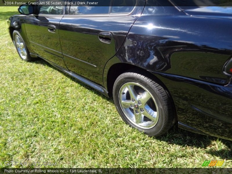 Black / Dark Pewter 2004 Pontiac Grand Am SE Sedan