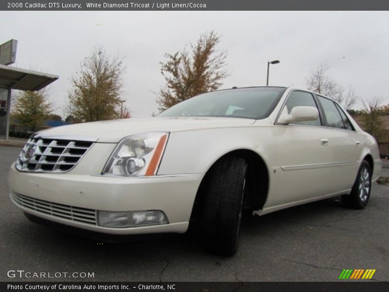 White Diamond Tricoat / Light Linen/Cocoa 2008 Cadillac DTS Luxury