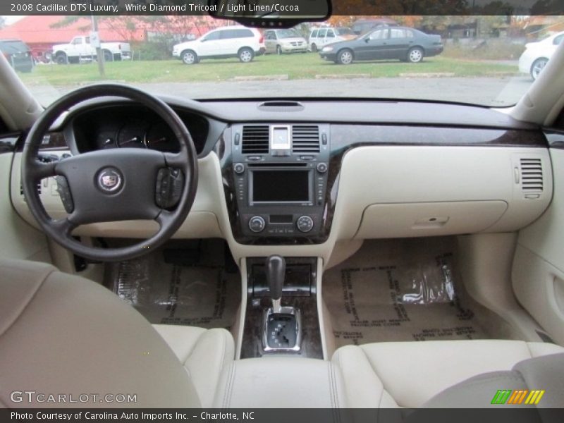 White Diamond Tricoat / Light Linen/Cocoa 2008 Cadillac DTS Luxury