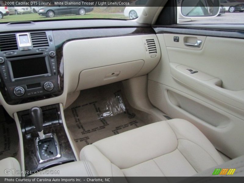 White Diamond Tricoat / Light Linen/Cocoa 2008 Cadillac DTS Luxury