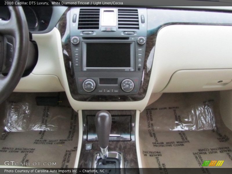 White Diamond Tricoat / Light Linen/Cocoa 2008 Cadillac DTS Luxury