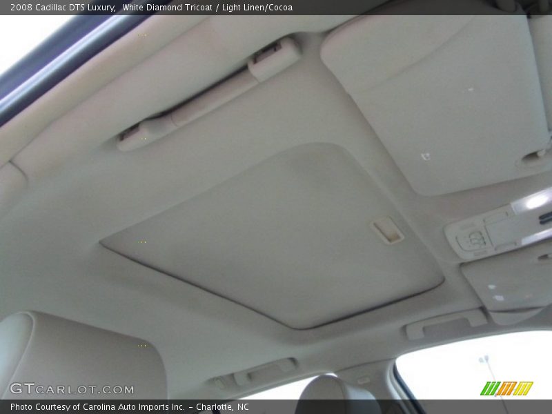 White Diamond Tricoat / Light Linen/Cocoa 2008 Cadillac DTS Luxury