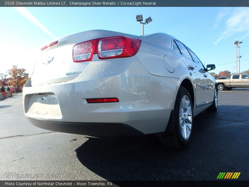 Champagne Silver Metallic / Cocoa/Light Neutral 2016 Chevrolet Malibu Limited LT