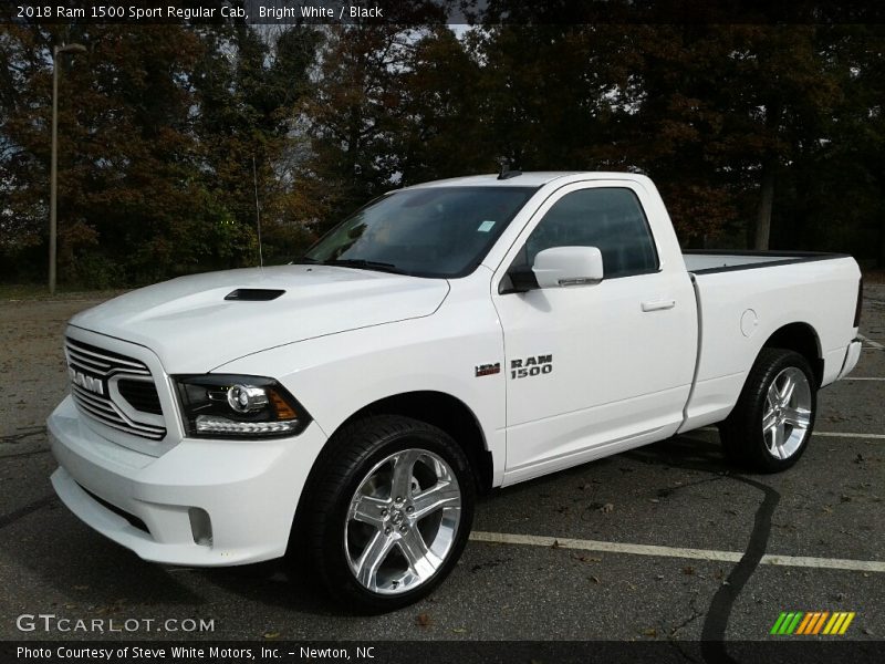 Front 3/4 View of 2018 1500 Sport Regular Cab