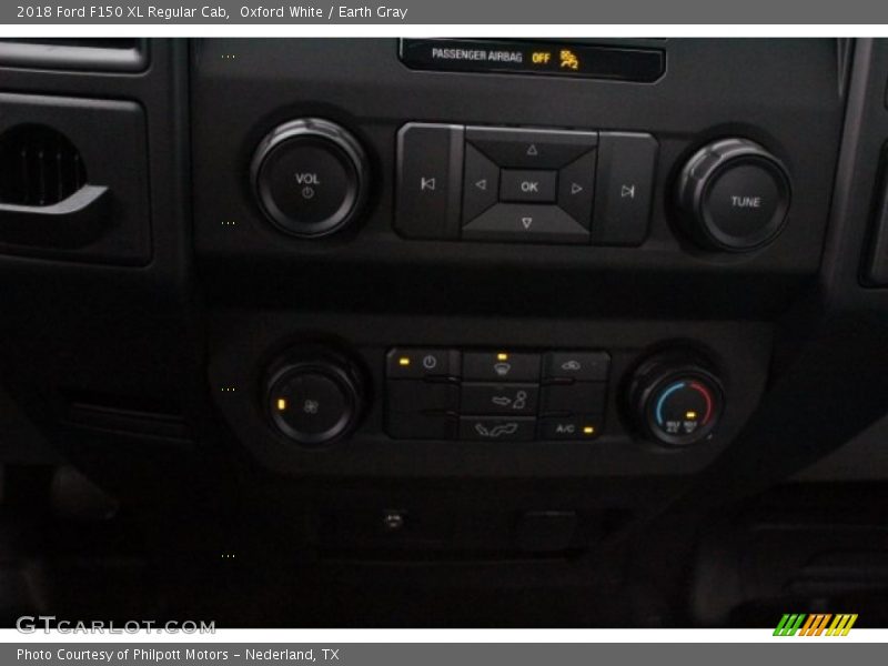 Oxford White / Earth Gray 2018 Ford F150 XL Regular Cab