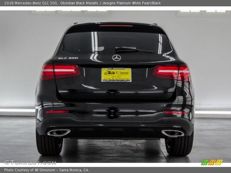 Obsidian Black Metallic / designo Platinum White Pearl/Black 2018 Mercedes-Benz GLC 300