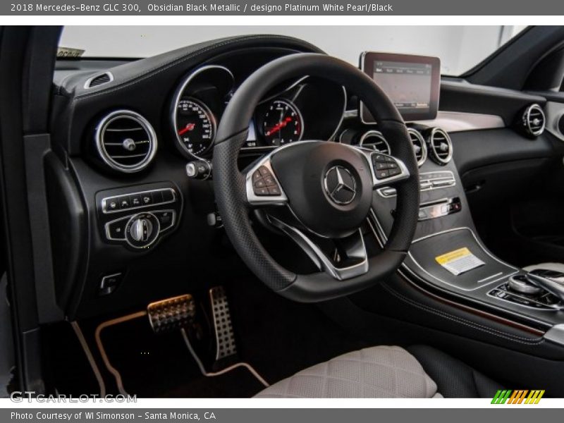 Obsidian Black Metallic / designo Platinum White Pearl/Black 2018 Mercedes-Benz GLC 300
