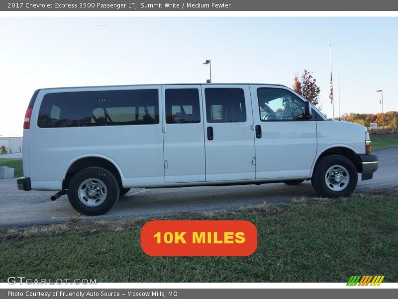 Summit White / Medium Pewter 2017 Chevrolet Express 3500 Passenger LT