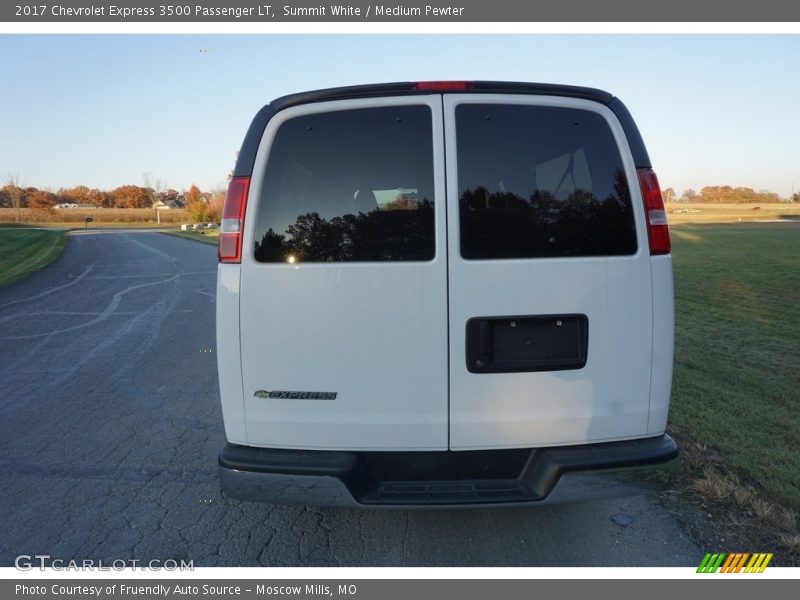 Summit White / Medium Pewter 2017 Chevrolet Express 3500 Passenger LT