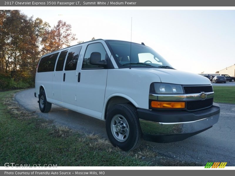 Summit White / Medium Pewter 2017 Chevrolet Express 3500 Passenger LT