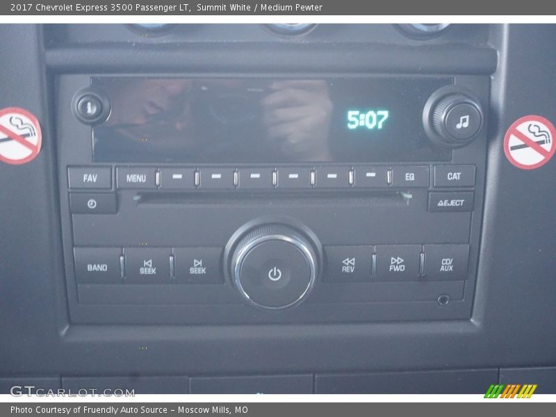 Summit White / Medium Pewter 2017 Chevrolet Express 3500 Passenger LT