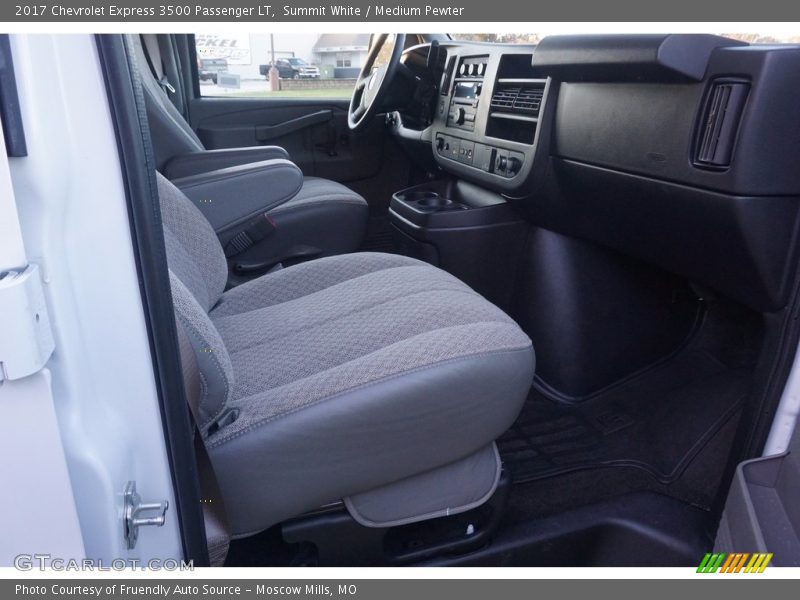 Summit White / Medium Pewter 2017 Chevrolet Express 3500 Passenger LT