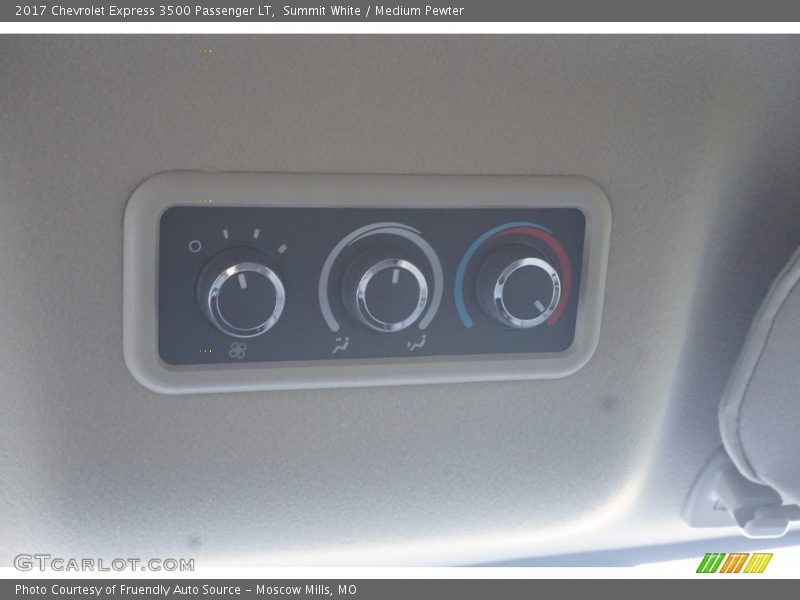 Summit White / Medium Pewter 2017 Chevrolet Express 3500 Passenger LT