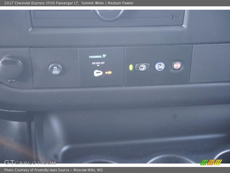 Summit White / Medium Pewter 2017 Chevrolet Express 3500 Passenger LT