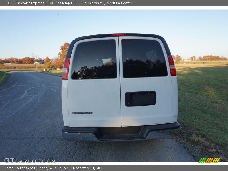 Summit White / Medium Pewter 2017 Chevrolet Express 3500 Passenger LT