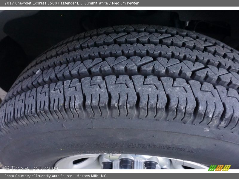 Summit White / Medium Pewter 2017 Chevrolet Express 3500 Passenger LT