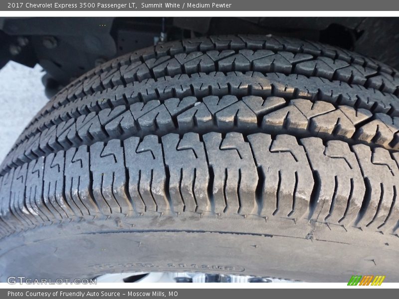 Summit White / Medium Pewter 2017 Chevrolet Express 3500 Passenger LT