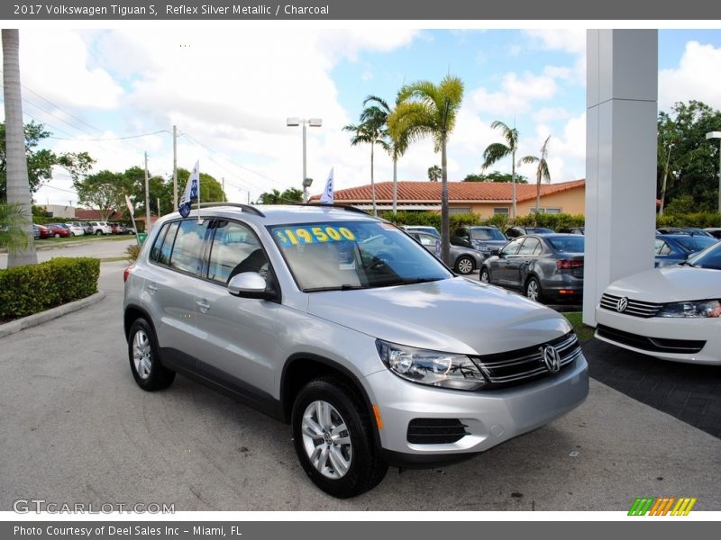 Reflex Silver Metallic / Charcoal 2017 Volkswagen Tiguan S