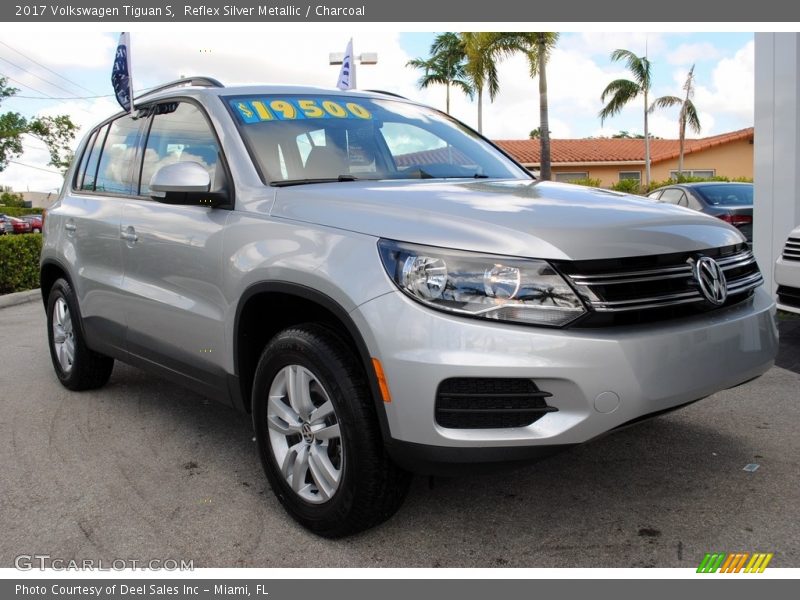 Reflex Silver Metallic / Charcoal 2017 Volkswagen Tiguan S
