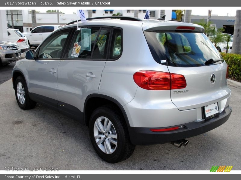 Reflex Silver Metallic / Charcoal 2017 Volkswagen Tiguan S