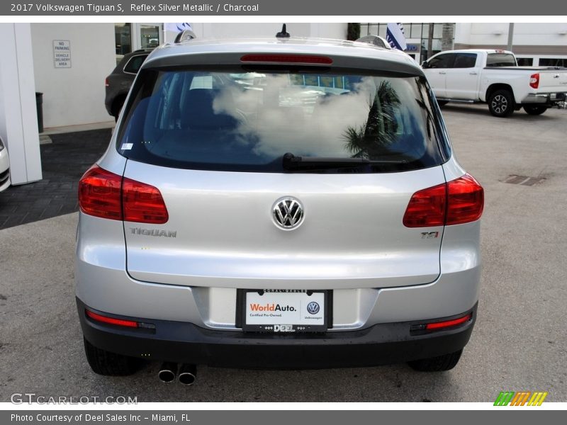 Reflex Silver Metallic / Charcoal 2017 Volkswagen Tiguan S