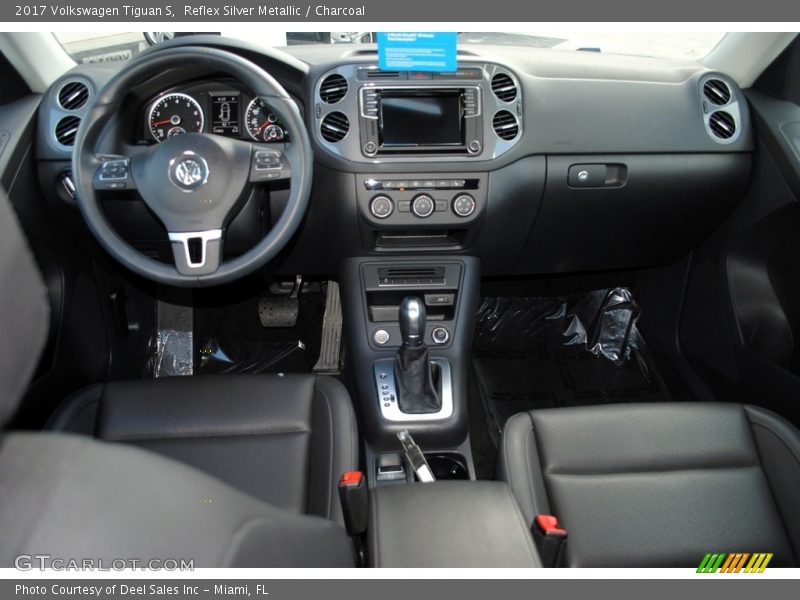 Reflex Silver Metallic / Charcoal 2017 Volkswagen Tiguan S
