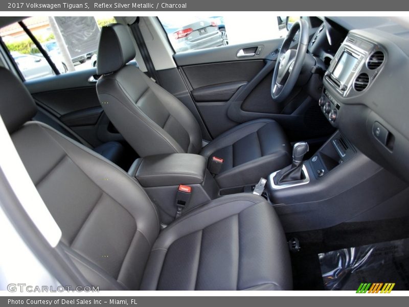 Reflex Silver Metallic / Charcoal 2017 Volkswagen Tiguan S