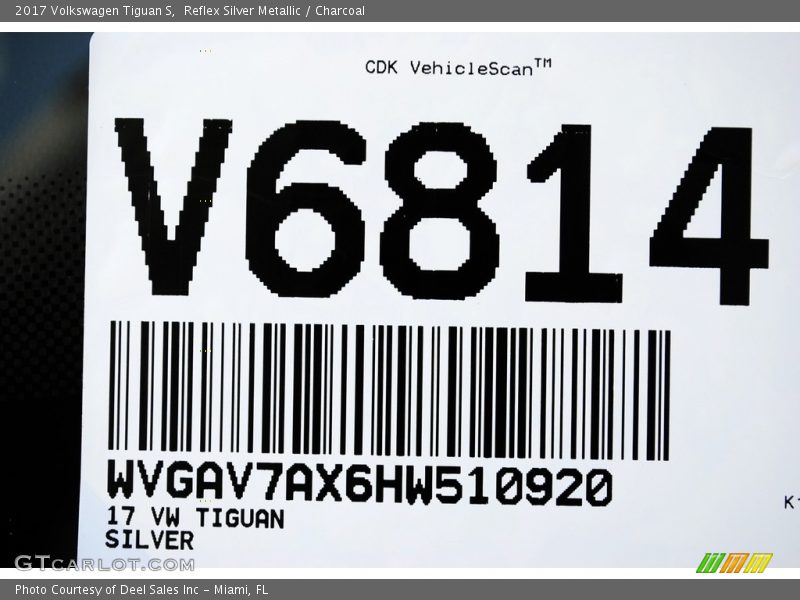 Reflex Silver Metallic / Charcoal 2017 Volkswagen Tiguan S