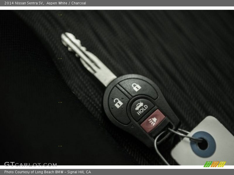 Aspen White / Charcoal 2014 Nissan Sentra SV