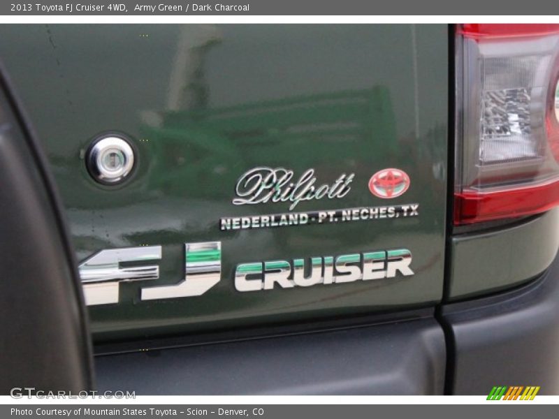 Army Green / Dark Charcoal 2013 Toyota FJ Cruiser 4WD