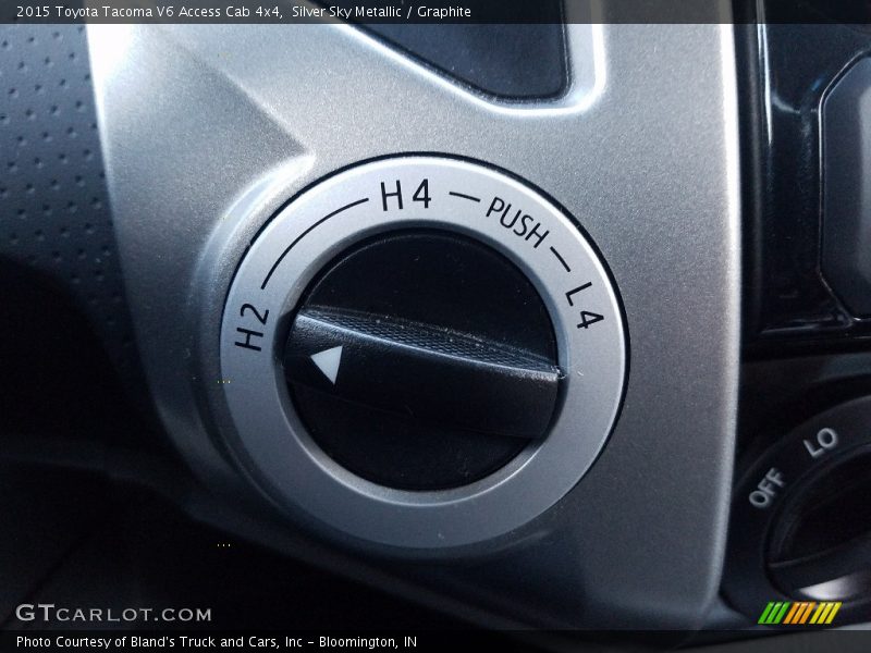 Silver Sky Metallic / Graphite 2015 Toyota Tacoma V6 Access Cab 4x4