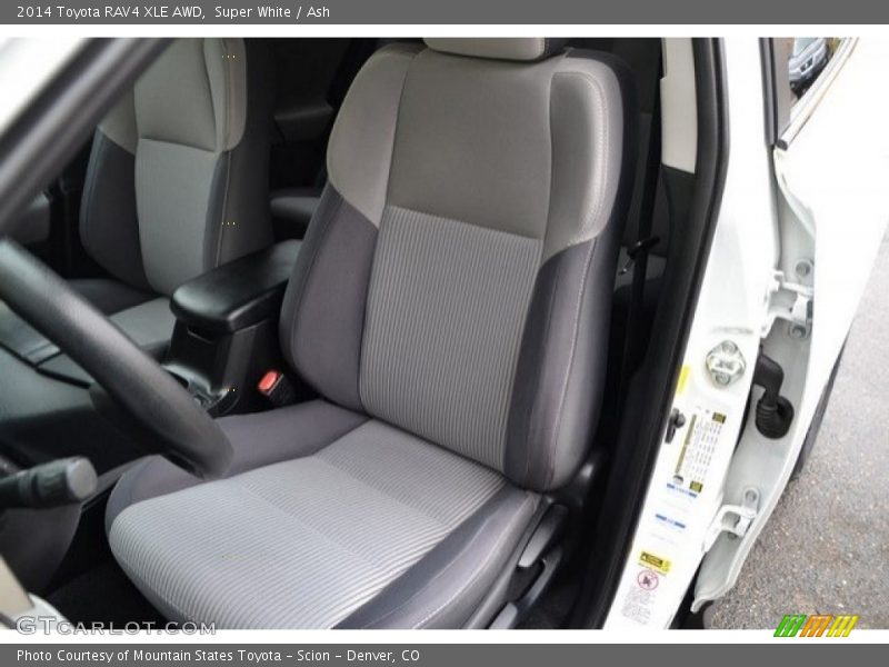 Super White / Ash 2014 Toyota RAV4 XLE AWD