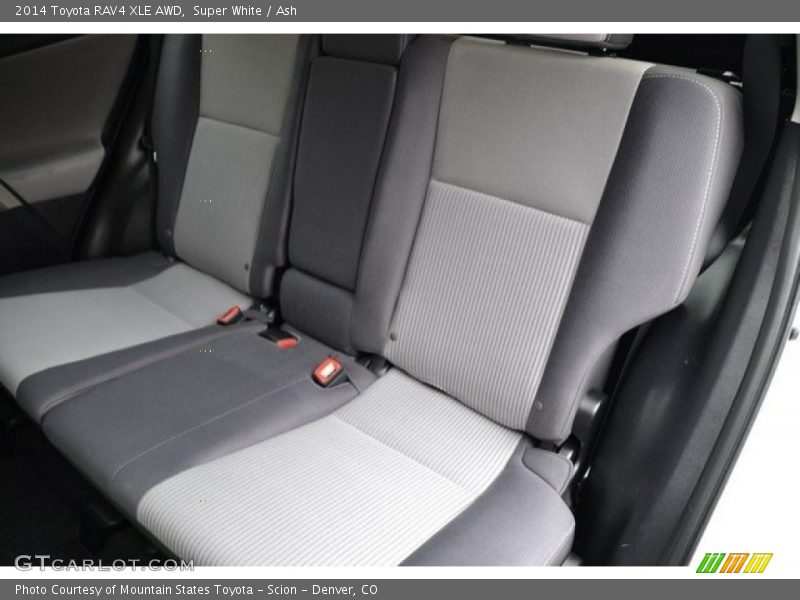 Super White / Ash 2014 Toyota RAV4 XLE AWD