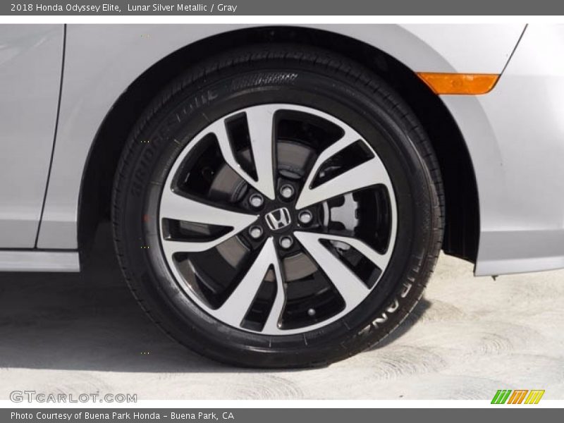 Lunar Silver Metallic / Gray 2018 Honda Odyssey Elite
