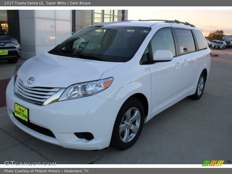 Super White / Dark Bisque 2017 Toyota Sienna LE