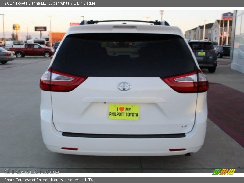 Super White / Dark Bisque 2017 Toyota Sienna LE