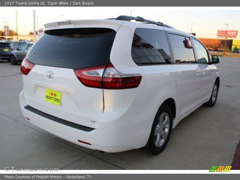 Super White / Dark Bisque 2017 Toyota Sienna LE