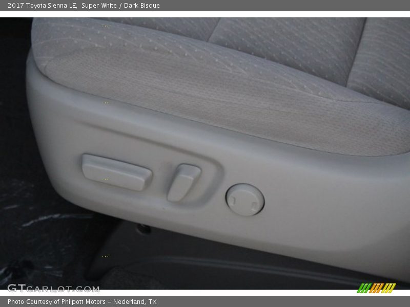 Super White / Dark Bisque 2017 Toyota Sienna LE