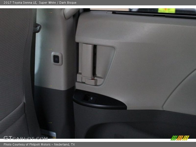 Super White / Dark Bisque 2017 Toyota Sienna LE