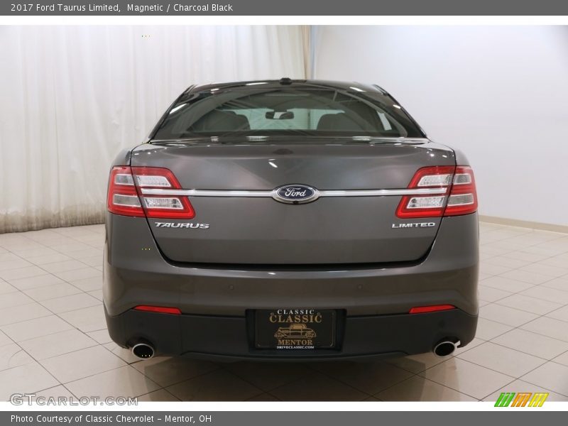 Magnetic / Charcoal Black 2017 Ford Taurus Limited