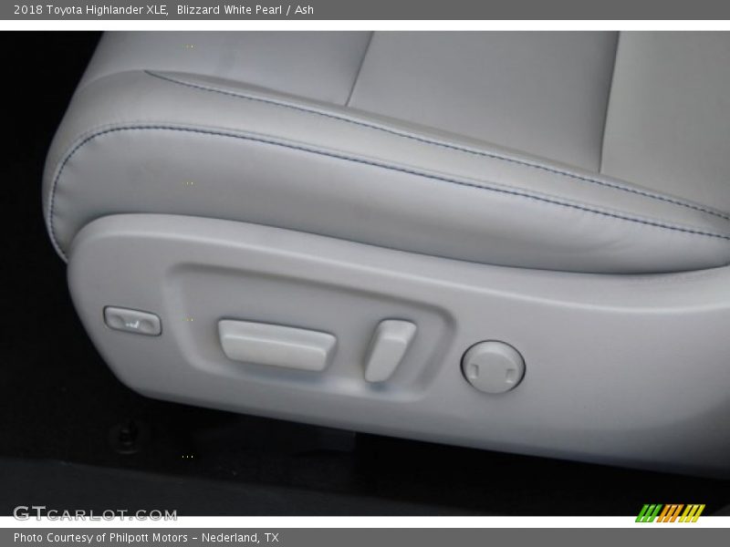Blizzard White Pearl / Ash 2018 Toyota Highlander XLE