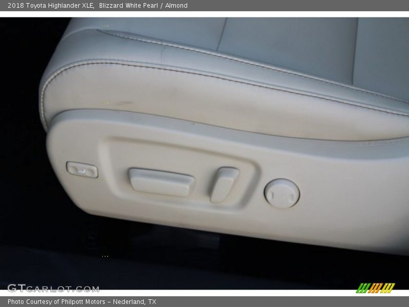 Blizzard White Pearl / Almond 2018 Toyota Highlander XLE