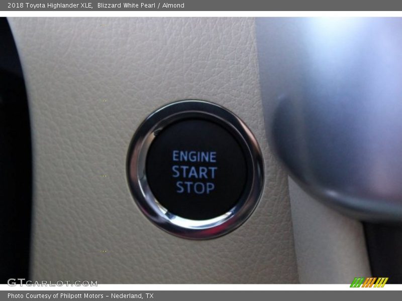 Blizzard White Pearl / Almond 2018 Toyota Highlander XLE