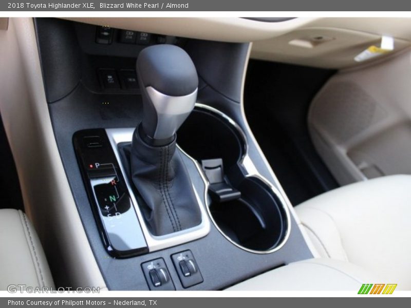 Blizzard White Pearl / Almond 2018 Toyota Highlander XLE