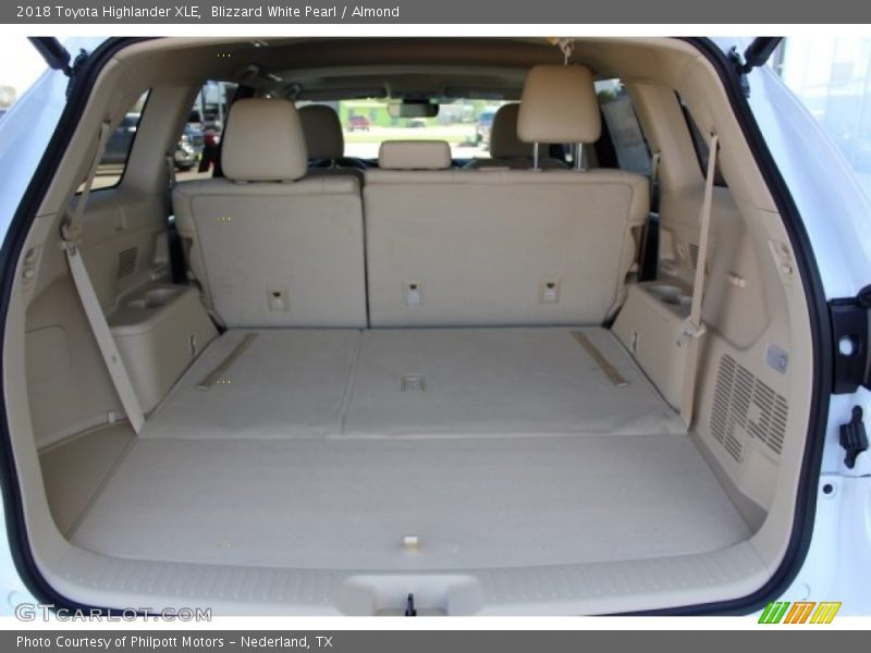 Blizzard White Pearl / Almond 2018 Toyota Highlander XLE