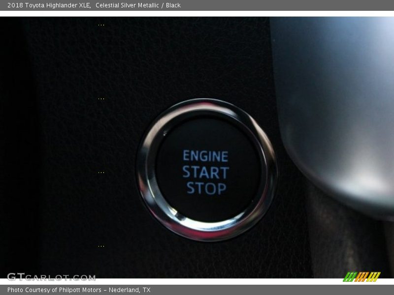 Celestial Silver Metallic / Black 2018 Toyota Highlander XLE