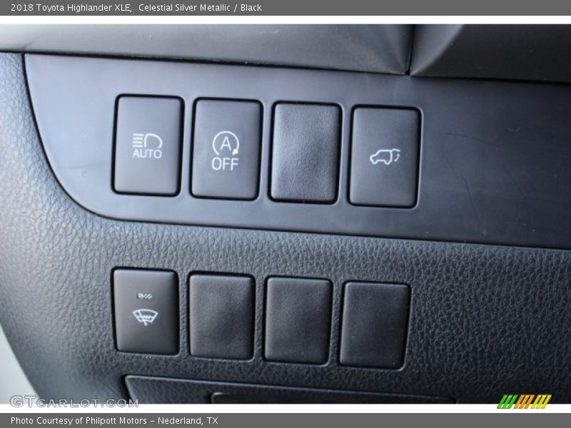 Celestial Silver Metallic / Black 2018 Toyota Highlander XLE