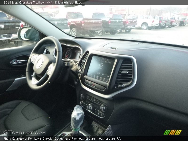 Bright White / Black 2018 Jeep Cherokee Trailhawk 4x4
