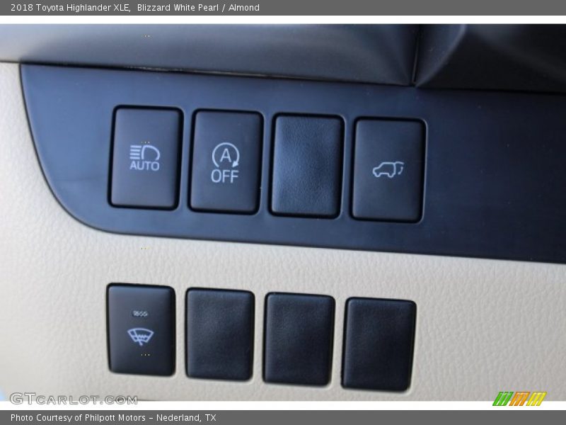 Blizzard White Pearl / Almond 2018 Toyota Highlander XLE